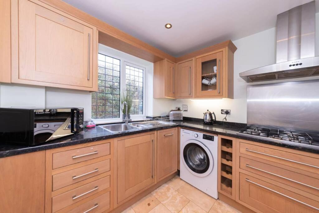 Ratby House - Spacious 3 Bed With Garden & Parking Earley Bagian luar foto
