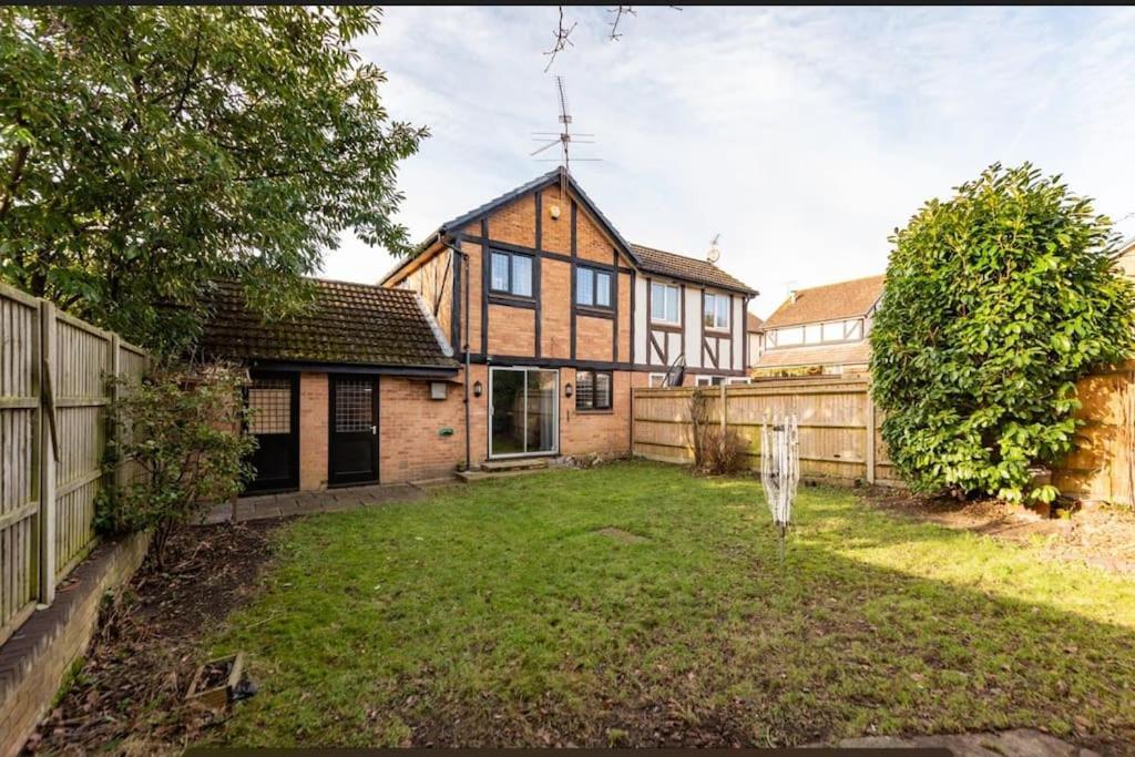 Ratby House - Spacious 3 Bed With Garden & Parking Earley Bagian luar foto