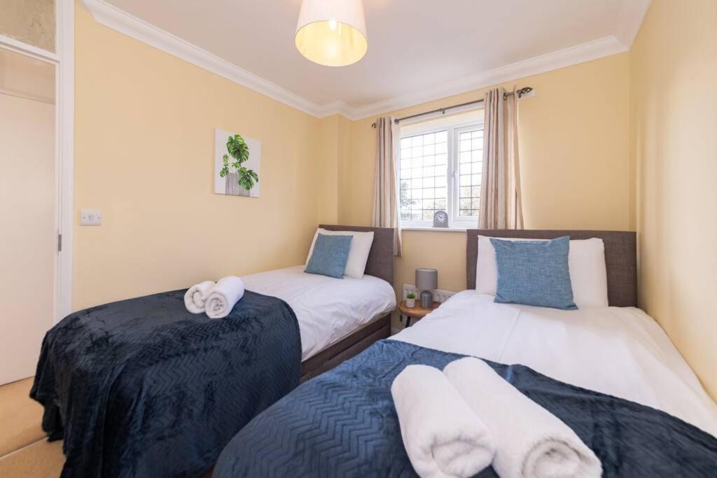 Ratby House - Spacious 3 Bed With Garden & Parking Earley Bagian luar foto