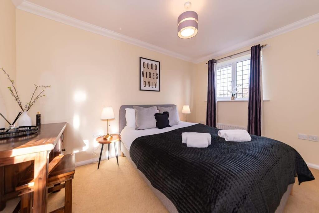 Ratby House - Spacious 3 Bed With Garden & Parking Earley Bagian luar foto