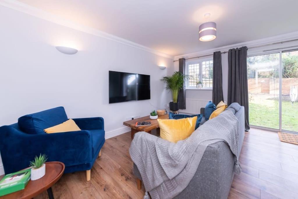 Ratby House - Spacious 3 Bed With Garden & Parking Earley Bagian luar foto