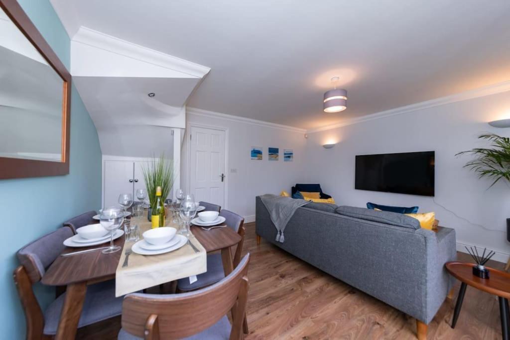 Ratby House - Spacious 3 Bed With Garden & Parking Earley Bagian luar foto